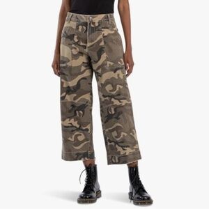 NWOT KUT from the Kloth Women's Ashton High rise Wide Leg Barrel, Camo  in Olive